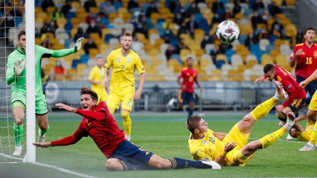 Spanyol melawan Ukraina saat pertandingan UEFA Nations League di Ukraina. Foto: GLEB GARANICH/REUTERS