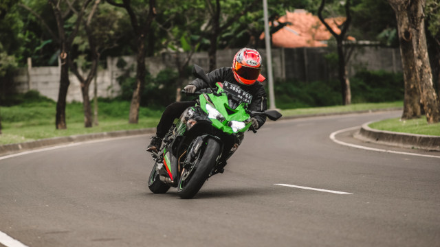 Sepekan bersama Kawasaki Ninja ZX-25R, Ini Plus-Minusnya! (342387)