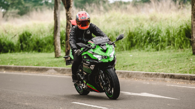 Sepekan bersama Kawasaki Ninja ZX-25R, Ini Plus-Minusnya! (342386)