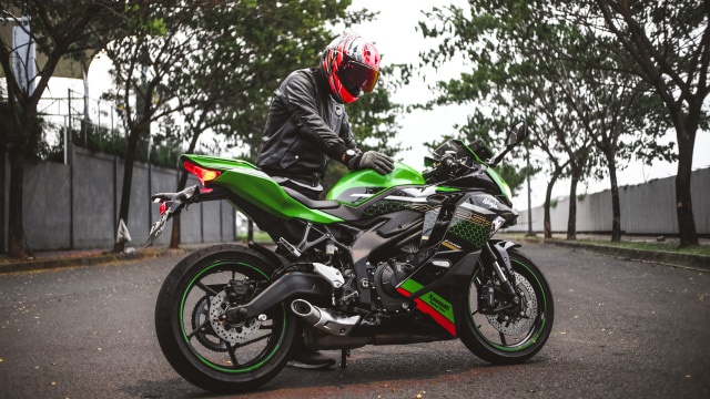 Foto: Kawasaki Ninja ZX-25R, Motor Sport 250 Cc Rasa 'Moge' (211604)