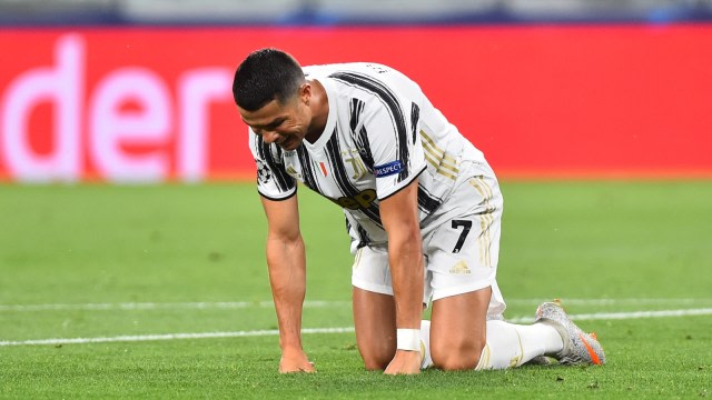 Cristiano Ronaldo Dan 5 Bintang Lapangan Hijau Yang Pernah Positif Corona Kumparan Com