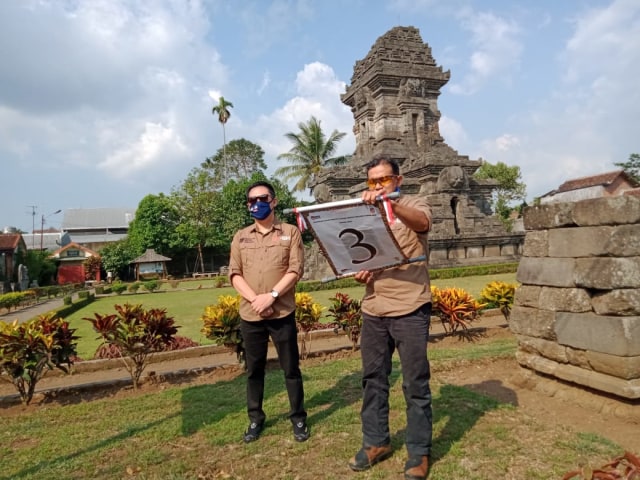 Heri Cahyono dan Gunadi Handoko ke Candi Singosari untuk melangsungkan Deklarasi Malang Jejeg memulai start kampanye. 