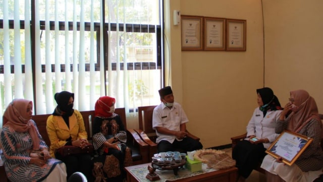 Wakil Bupati Bojonegoro, Drs Budi Irawanto MPd, saat berkunjung di Kantor Dinas Koperasi dan Usaha Mikro Kabupaten Bojonegoro, Rabu (14/10/2020).
