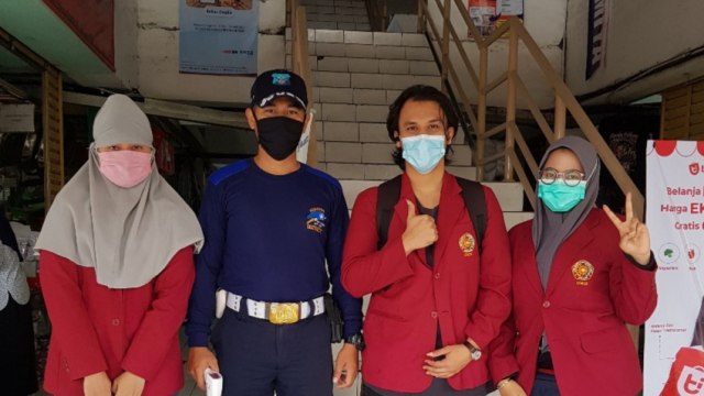 Dokumentasi kegiatan Pengabdian Masyarakat oleh Mahasiswa UMM di Pasar Terpadu Dinoyo (29/08/2020).