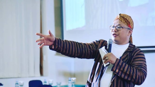 Tips Menjadi MC (Informal) Yang Dicintai Tips Menjadi MC (Informal) Yang Dicintai