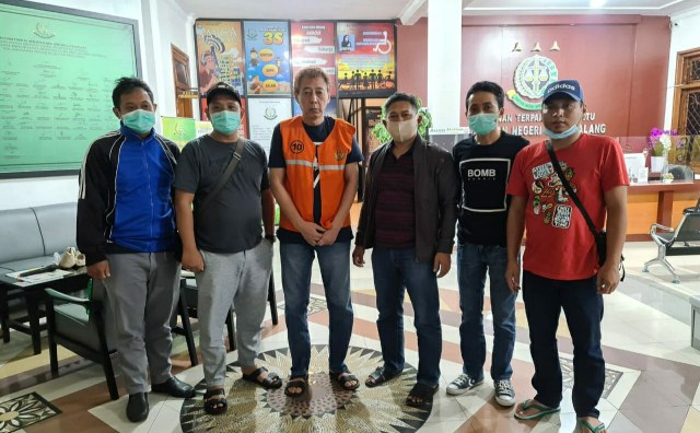 Tim Intelijen Kejari Kota Malang menangkap DPO terpidana penyalur TKI ilegal. Foto: Istimewa