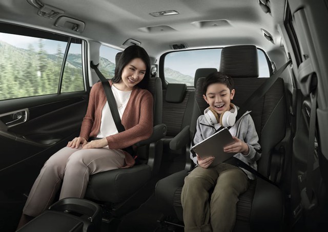 New Toyota Innova 2020 dengan jok captain seat untuk tipe G dan V khusus grade Luxury. Foto: dok. TAM