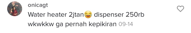 Tak Punya Water Heater, Pria Ini Taruh Dispenser di Kamar Mandi (243385)