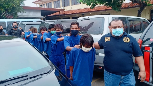Polisi menggelandang 7 anak jalanan yang membunuh temannya sendiri di Brebes. (Foto: Fajar Eko/PanturaPost)
