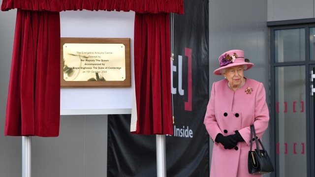 Tampilan Perdana Ratu Elizabeth II pasca Karantina Mandiri di Tengah Pandemi (27932)