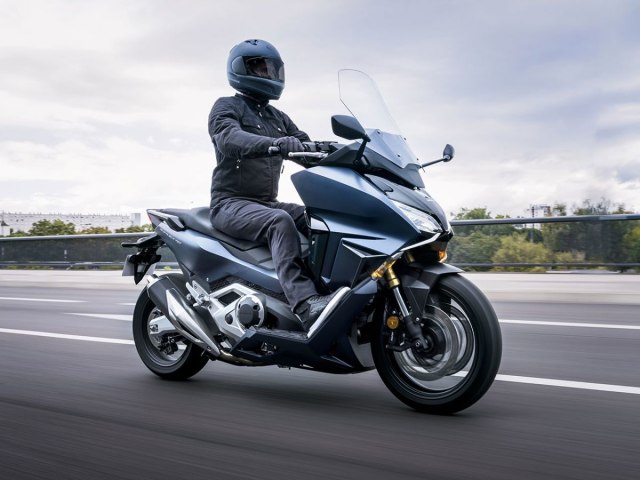 Tampilan depan Honda Forza 750 Foto: Paultan