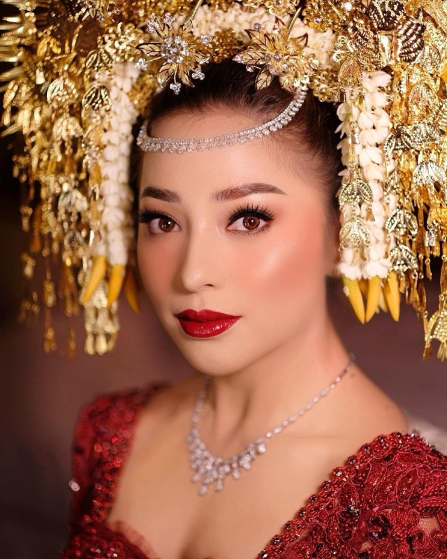 Nikita Willy Menikah, Usung Adat Minang & Pakai Kebaya Merah Bertabur Swarovski (12271)