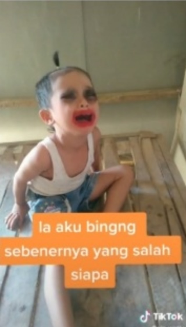 Ngakak, Bocah Ini Minta Didandani Mirip Joker Malah Histeris Usai Lihat Hasilnya (416155)
