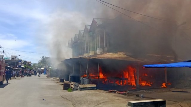 Dua Ruko di Aceh Barat Terbakar (5416)