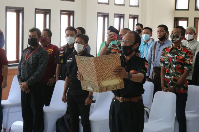 Pembacaan ikrar deklarasi dipimpin oleh perwakilan ormas dan LSM se-Kabupaten Majalengka menolak setiap aksi anarkisme. (Oki Kurniawan)