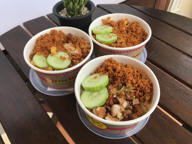 Ayam Koplo, Sajian Geprek dengan Sambal Matah hingga Khas Netizen +62 (31411)