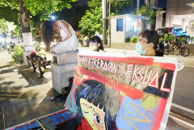 Melihat Pameran Seni Berjalan Bertemakan Isu Sosial di Yogyakarta (30176)