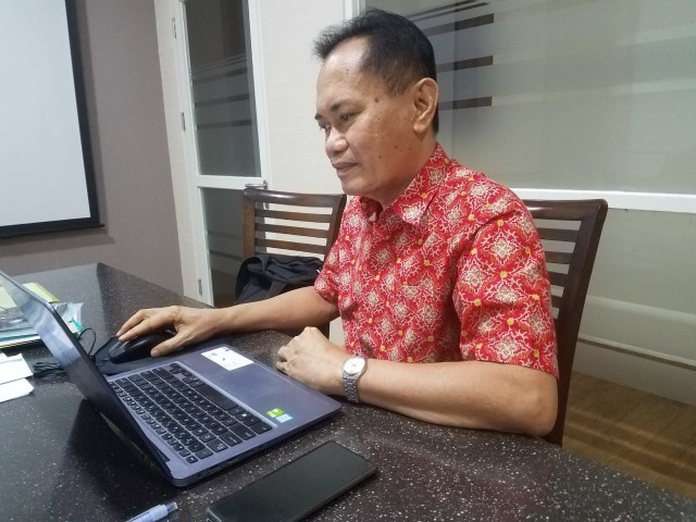 Haryanto, wisudawan tertua (usia 60 tahun 11 bulan) di Wisuda ITS ke-122 dari Departemen Teknik Sistem dan Industri.