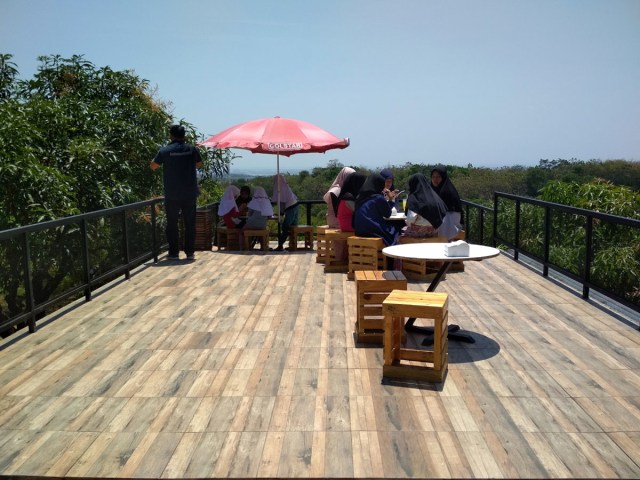 Sensasi Nyeruput Kopi Gincu di Tengah-tengah Kebun Mangga, Yuk Coba (77336)