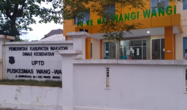 Puskesmas di Pulau Wangi-wangi ditutup setelah 7 tenaga kesehatannya suspek COVID-19. Foto: Didul Interisti/kendarinesia.