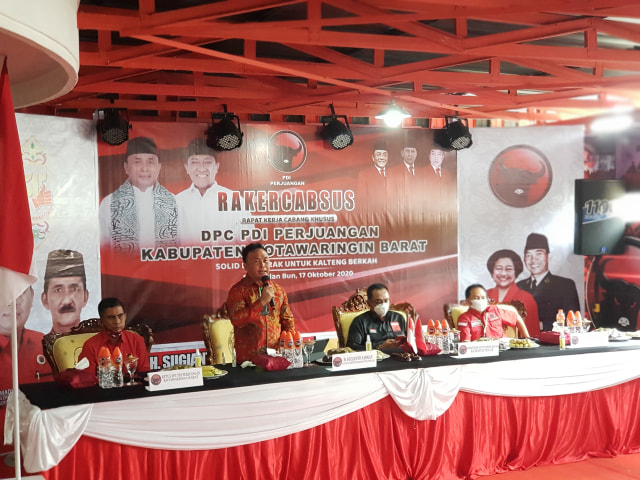 Calon Gubernur Kalimantan Tengah H. Sugianto Sabran memaparkan visi misi dan target pembangunan. Joko Hardyono/InfoPBUN