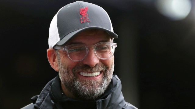 Manajer Liverpool Juergen Klopp berbicara kepada media setelah pertandingan, Jumat (17/10). Foto: Catherine Ivill/REUTERS