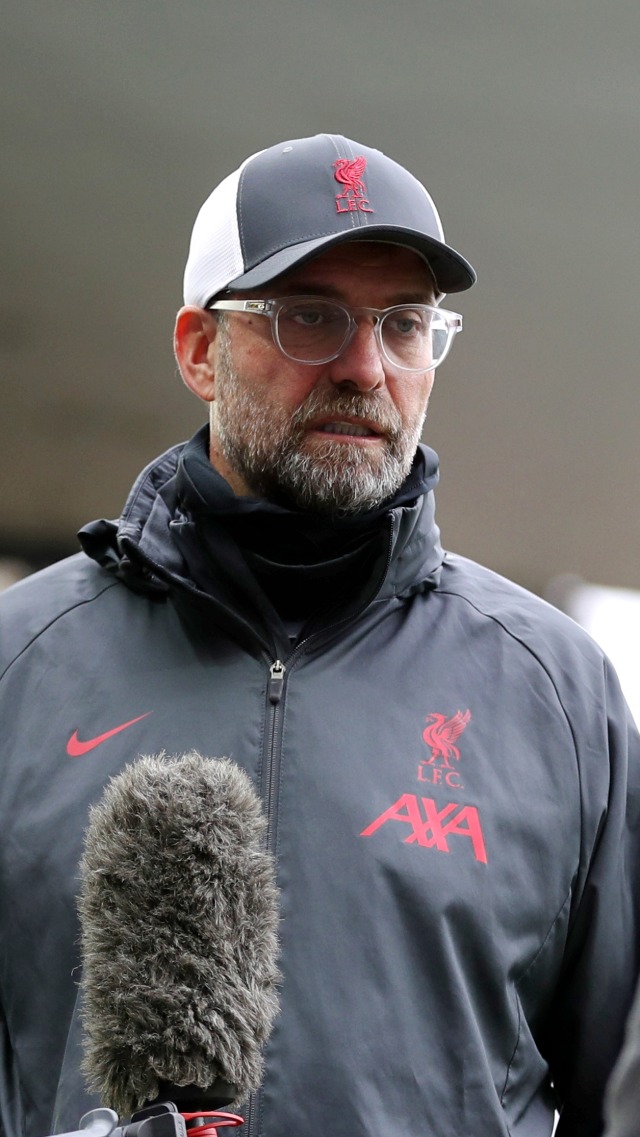 Manajer Liverpool Juergen Klopp berbicara kepada media setelah pertandingan, Jumat (17/10). Foto: Catherine Ivill/REUTERS