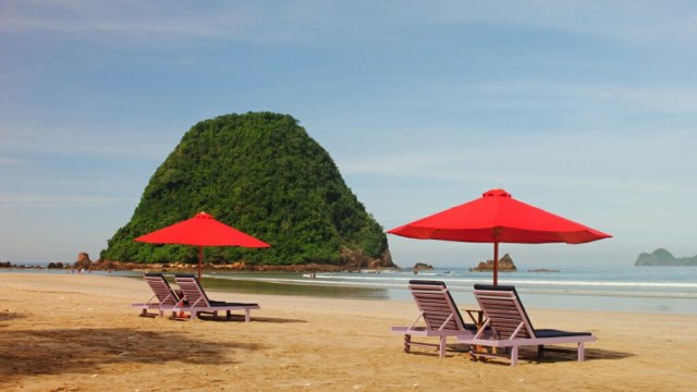 Strategi Pengelolaan Kawasan Pariwisata Pesisir Dan Laut Kabupaten Banyuwangi (18101)