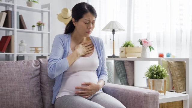 Ilustrasi ibu hamil dengan jantung berdebar. Foto: Shutter Stock