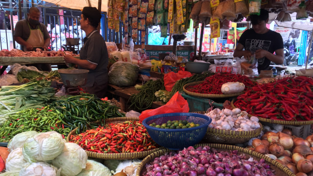 Peagang sayuran di Pasar Anyar, Kota Bogor, Minggu (18/10).  Foto: Ema Fitriyani/kumparan