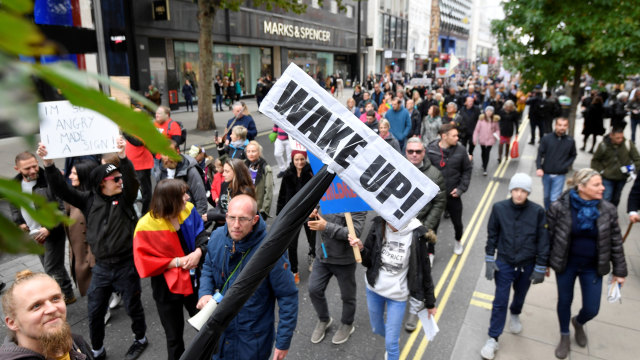 Pengunjuk rasa anti-lockdown di London, Inggris,  Foto: Toby Melville/REUTERS
