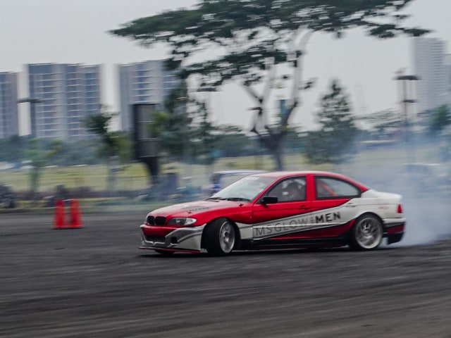 Latihan drift di Juragan99XAR Drifting Academy. Foto: dok. Muhammad Ikbal/kumparan