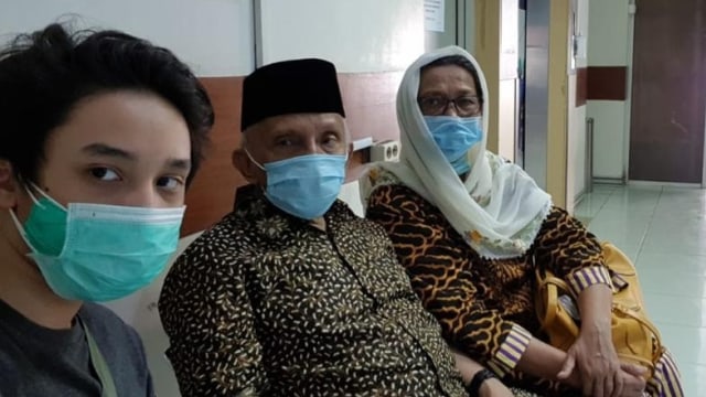 Amien Rais dan istri jenguk Hanafi Rais di RS di Purwakarta. Foto: Dok. Istimewa