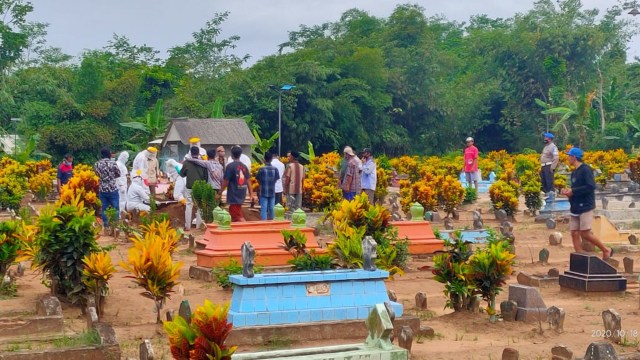 Pemakaman pasien corona di Jember diwarnai ketegangan. Foto: Dok. Istimewa
