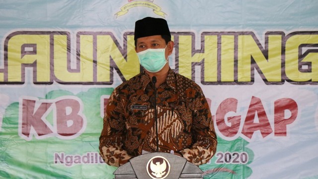 Bupati Bojonegoro Anna Muawanah, Launching Kampung KB Tanggap Covid-19 (33422)