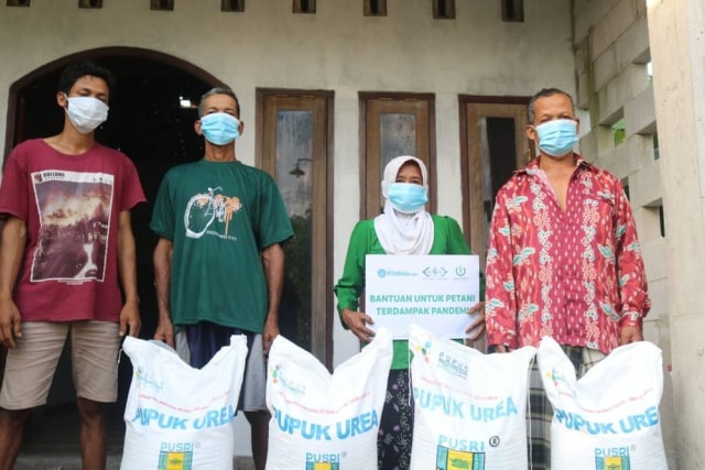 Harga Jual Panen Anjlok, Petani Dapat Bantuan dari OrangBaik (97503)