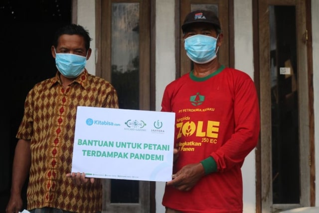 Harga Jual Panen Anjlok, Petani Dapat Bantuan dari OrangBaik (97502)