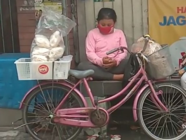 Bantu Ibu Berjualan dengan Sepeda, Safira Kini Miliki Kios Untuk Berdagang (19094)