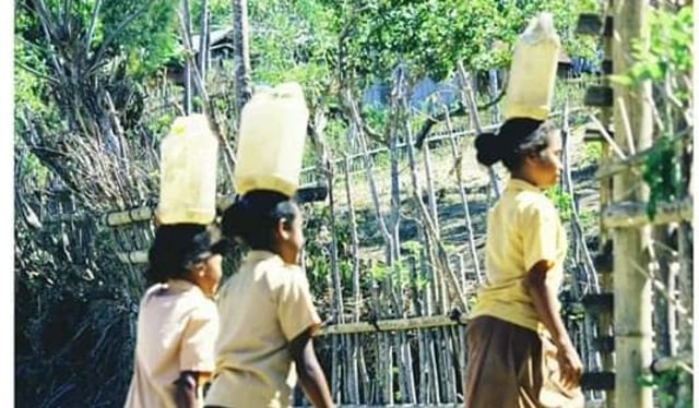 Air Bersih Sudah Masuk Sekolah, Siswa SD Inpres Tuanio NTT Tak Perlu Pikul Air B (29006)