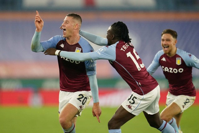 Selebrasi pemain Aston Villa daat melawan Leicester City di King Power Stadium, Leicester. Foto: Jon Super/Reuters