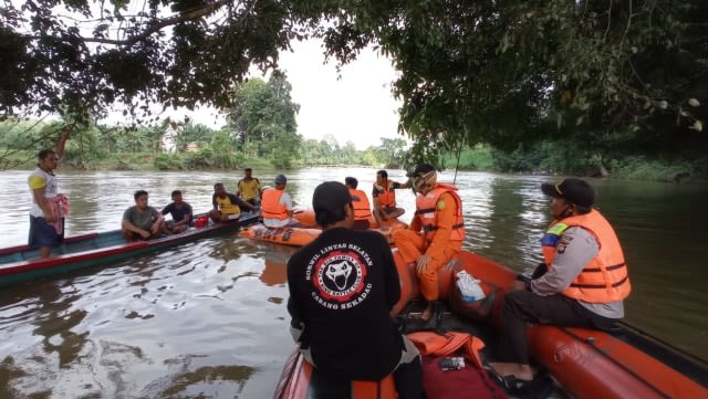 Anak 5 Tahun yang Tenggelam di Sungai Sekadau, Kalbar, Ditemukan Meninggal Dunia (105441)