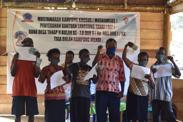 Kampung Wendi, Sorong Selatan Bagikan BLT Kepada 90 KK (74566)