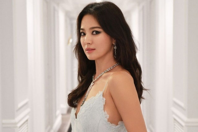 Song Hye Kyo dan Inspirasi Gaya Berhiasnya (242075)