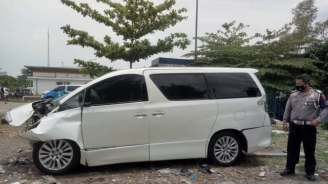 Mobil Hanafi Rais yang mengalami kecelakaan di Tol Cipali. Foto: Dok. Humas Polda Jabar via ANTARA