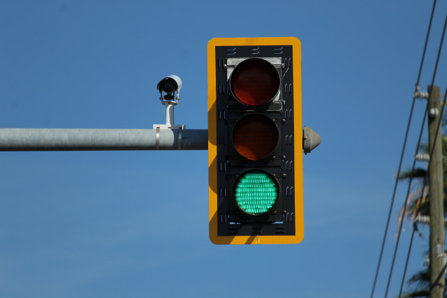 Ilustrasi lampu rambu lalu lintas. Foto: Unsplash 