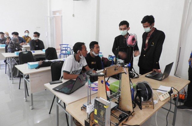 Itera Latih Sukarelawan Membuat APD Gunakan Teknologi Printer 3D (400484)