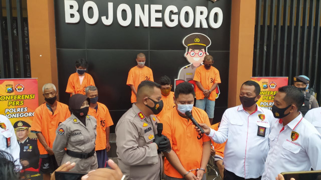 Gadaikan Mobil Rental, 2 Orang Tersangka Diamankan Polisi Bojonegoro (520247)