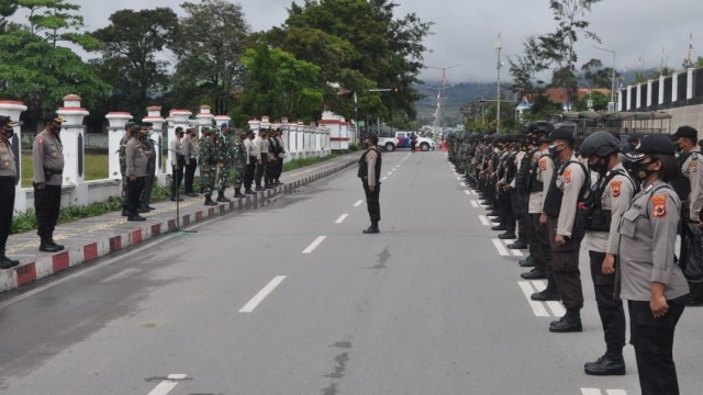 Apel gabungan TNI Polri di Wamena, ibu kota Kabupaten Jayawijaya. (Dok Polda Papua)