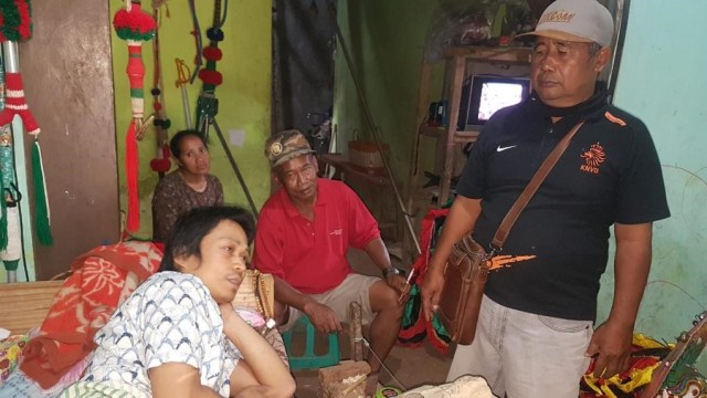 Kisah Pemahat Kayu  di  Malang  Berkarya dengan Cara 