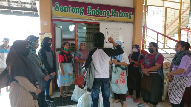 Sekitar 200 buruh gendong Pasar Beringharjo yang tergabung dalam paguyuban Sentong Endong-endong. Foto: Widi Erha Pradana. 